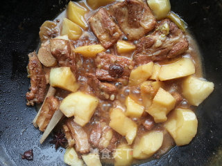 Stewed Pork Ribs with Potatoes recipe