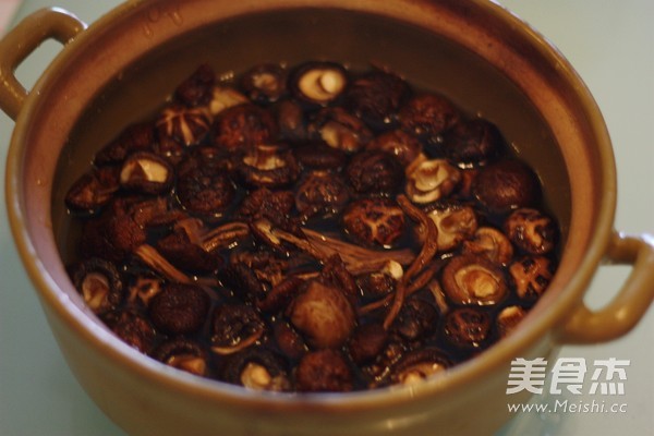 Chicken Stewed with Mushrooms recipe