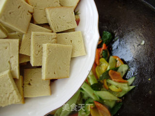 Home Cooking-fried Melon Slices with Vegetarian Chicken and Pepper recipe