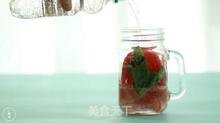 Tomato Basil Sparkling Water for Improving Rough Skin and Detoxifying Water recipe