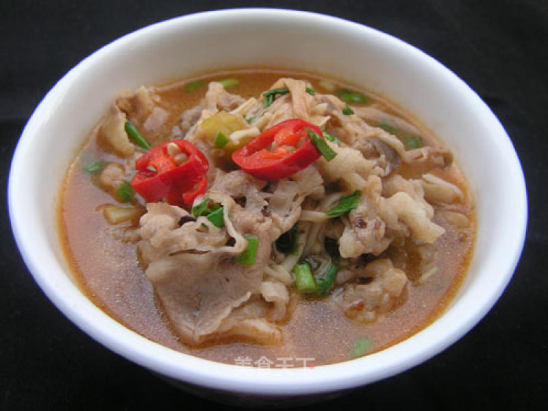 Replicate A Famous Sichuan and Hunan Dish in Ten Minutes-sour Soup Golden Needle Fat Beef recipe