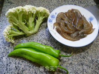 Stir-fried Cauliflower with Shrimp and Green Pepper recipe