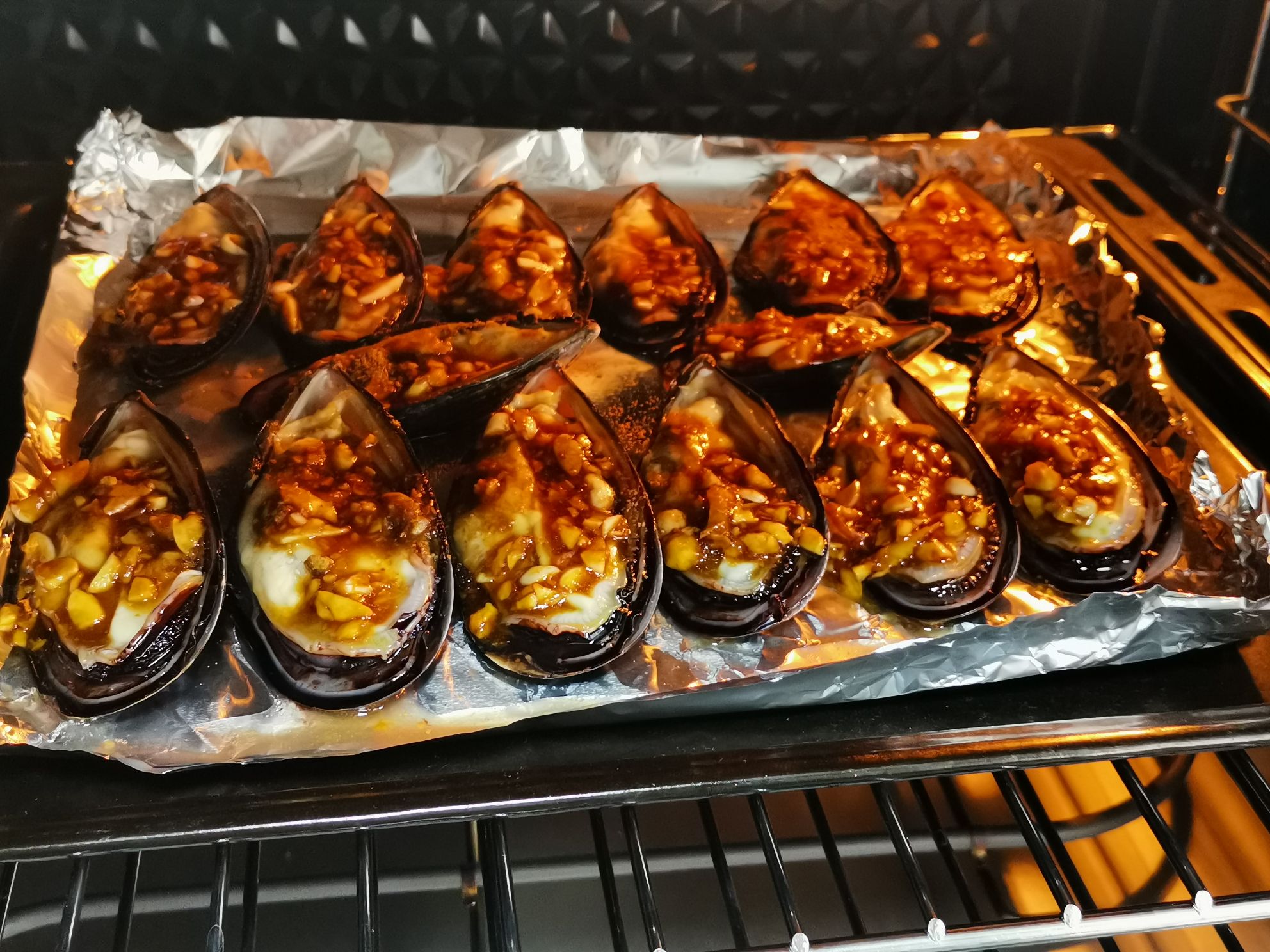 Roasted Mussels with Garlic recipe