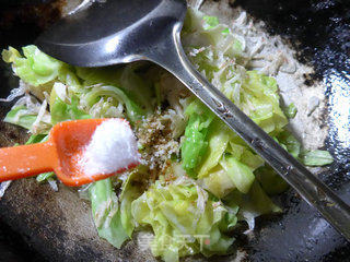 Stir-fried Beef Cabbage with Shrimp Skin and Bamboo Tips recipe