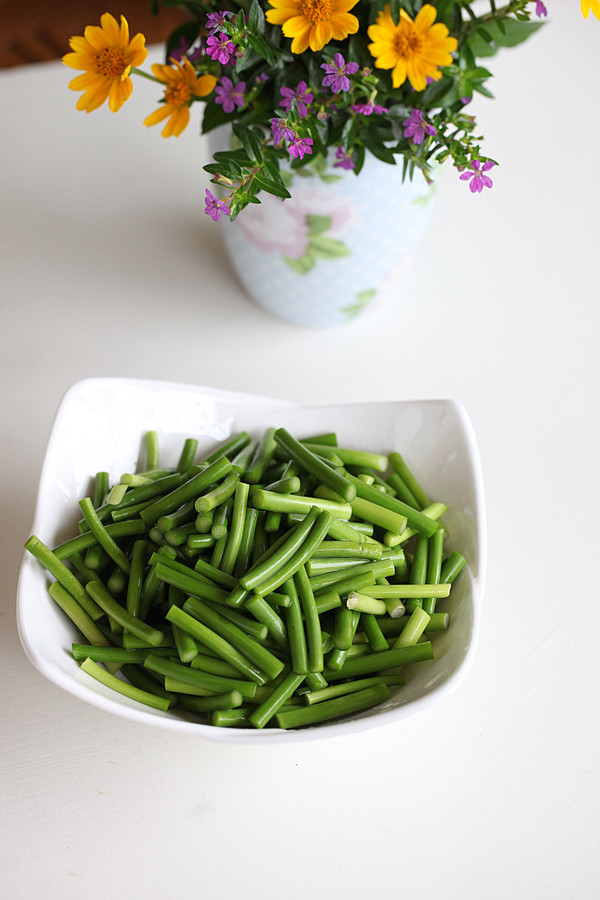 Stir-fried Kidney with Garlic Stalks recipe