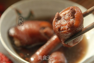 [guangdong] Eucommia Black Bean and Pigtail Soup recipe