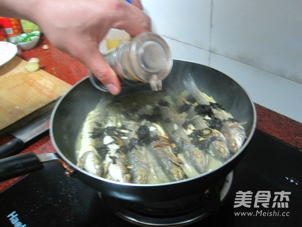 Braised Pointed Fish with Olive Vegetables recipe