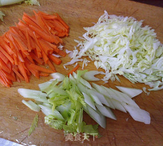 Fried Noodles with Celery in Oyster Sauce recipe