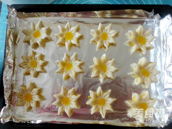 Spring Flowers Bloom, Delicious Sunflower Cakes. recipe