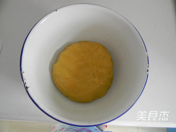 Cantonese-style Red Bean Paste and Minced Meat Mooncakes recipe