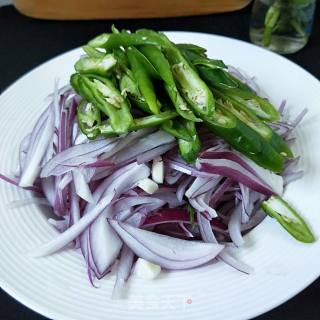 Stir-fried Shredded Pork with Onion recipe