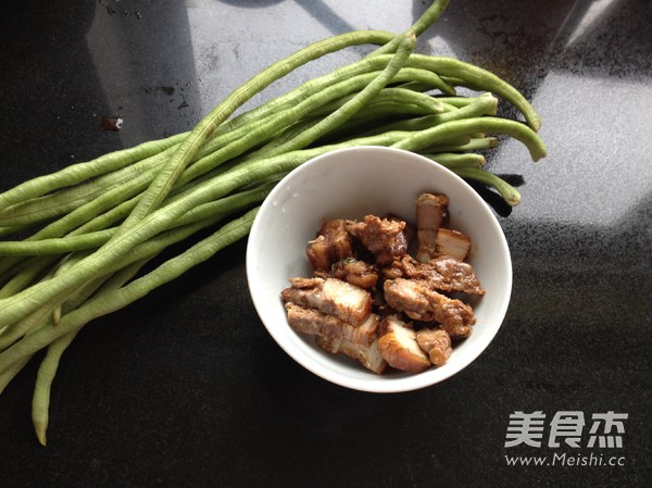 Stir-fried Meat with Cowpea recipe