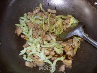 New Way to Eat---fried Pork with Sweet Bitter Gourd recipe