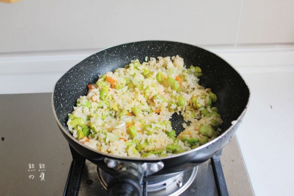 Broad Bean Rice Small Fried Rice recipe