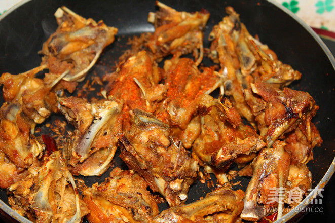 A Must-have Dish for Wild Outings-cumin Chicken Bone Fork recipe