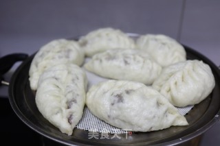 Steamed Buns with Deer Antler and Mushroom Sauce recipe