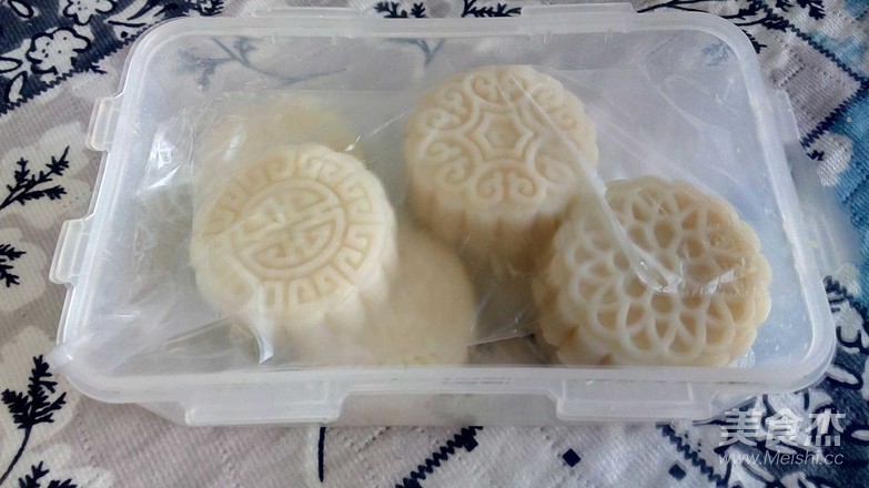 Snowy Mung Bean Mooncakes recipe