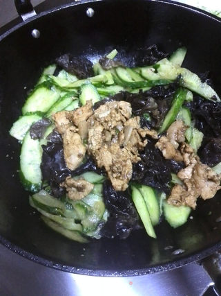 Fried Pork with Cucumber and Fungus recipe