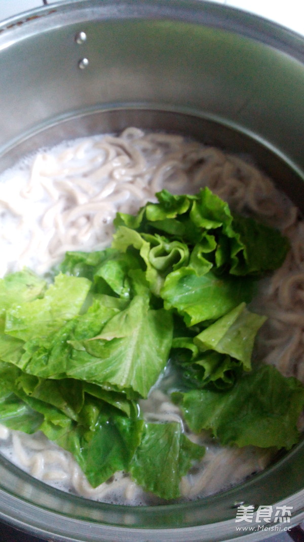 Noodles with Mushroom Spicy Sauce recipe