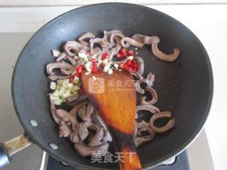 Belly Sliced Fungus and Peanut Soup recipe