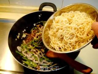 Assorted Fried Noodles with Shredded Pork recipe