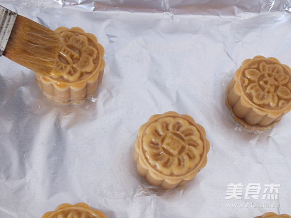 Cantonese-style Kidney Bean Filling Mooncakes recipe