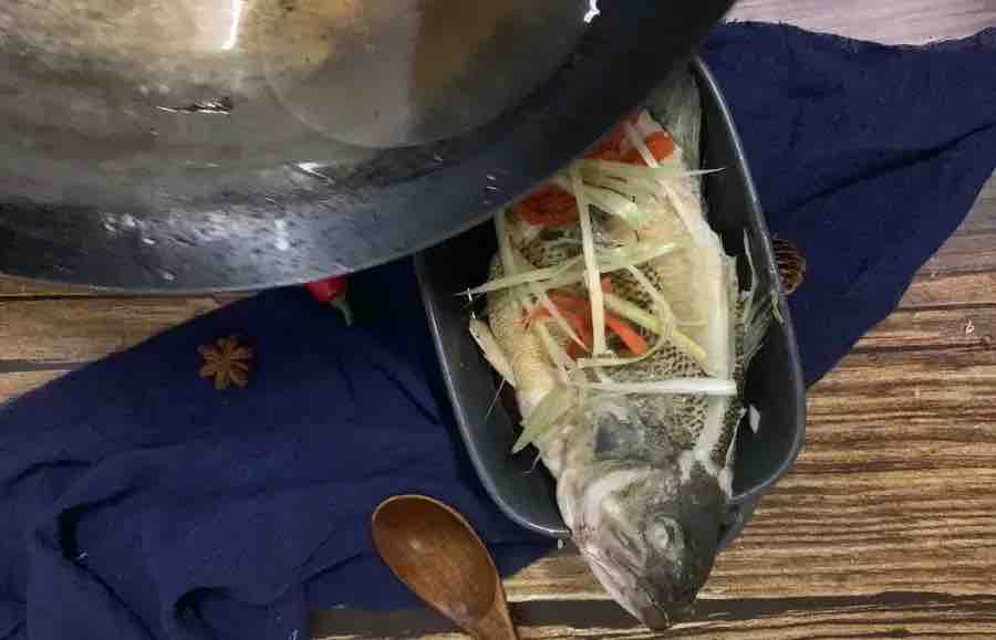The Steamed Sea Bass is Tender and Tasteless, Nutritious and Delicious. recipe