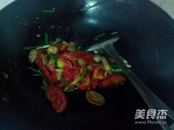 Stir-fried Straw Mushrooms with Tomatoes recipe