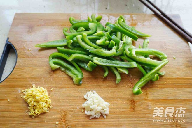Stir-fried Squid with Green Pepper recipe
