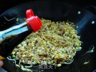 Stir-fried Soy Sprouts with Minced Meat recipe