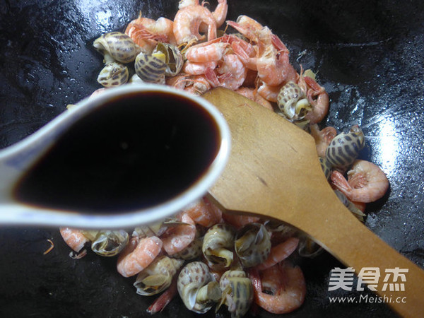 Fried Sea Prawns with Snail recipe