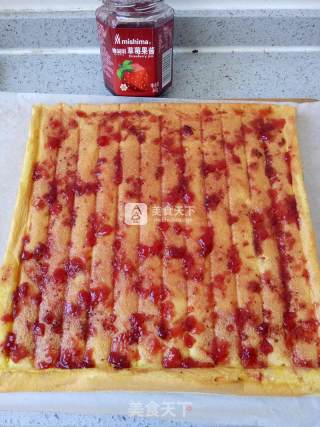 Strawberry Jam Roll Cake recipe