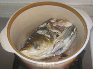 Stewed Silver Carp Head with Frozen Tofu and Bacon recipe