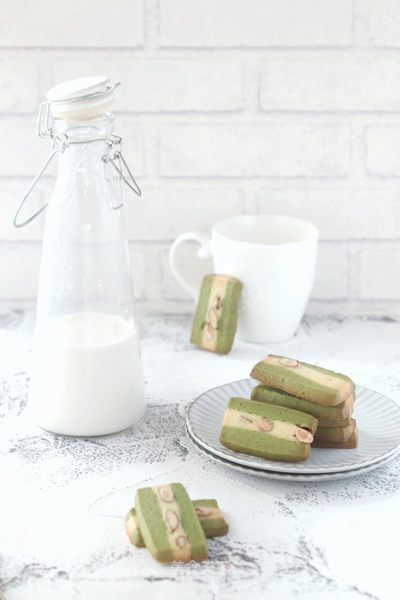 Matcha Two-color Almond Cookies recipe