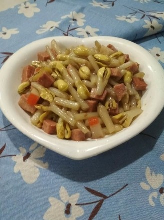 Fried Peanut Seedlings with Vegetarian Meat recipe