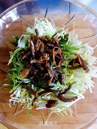 Tea Tree Mushroom Mixed with Bitter Chrysanthemum recipe