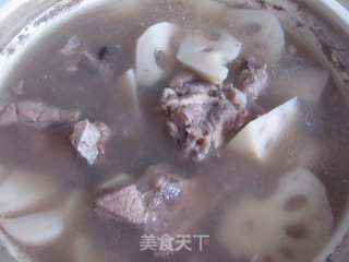 Autumn Tonic Soup---lotus Root Black Bean Pork Ribs Soup recipe