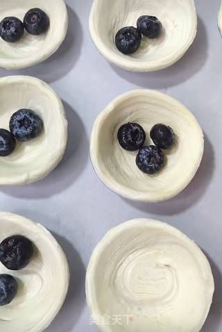Blueberry Battered Egg Tart recipe