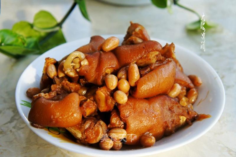 Fortune Pork Knuckles——a Big Dish that Must be Eaten at The Banquet of The New Year's Eve