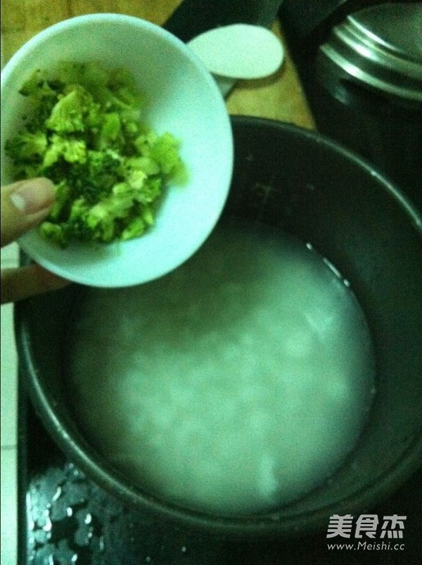 Broccoli Preserved Egg and Lean Meat Porridge recipe