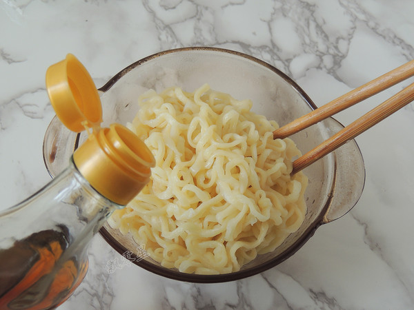 Mushroom Fried Noodles with Minced Meat recipe