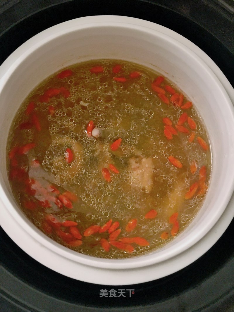 Stewed Chicken Soup with Angelica, Red Dates and Wolfberry recipe