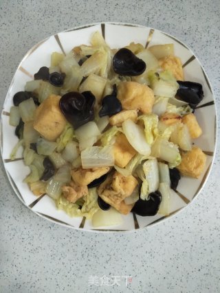 Stir-fried Tofu with Cabbage Fungus recipe