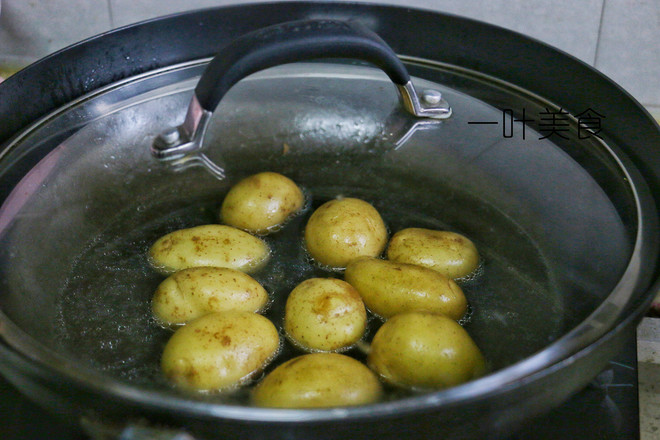 Pan-fried Crispy Small Potatoes recipe