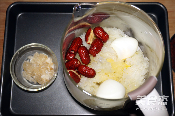 White Fungus, Red Dates and Egg Sweet Soup recipe