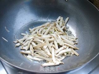 Refreshing and Good Taste-stir-fried Parsley Tofu recipe