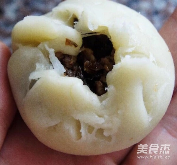 Su-style Plum and Vegetable Meat Mooncakes recipe