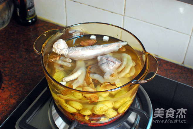 Chestnut Chicken Feet Seafood Soup recipe