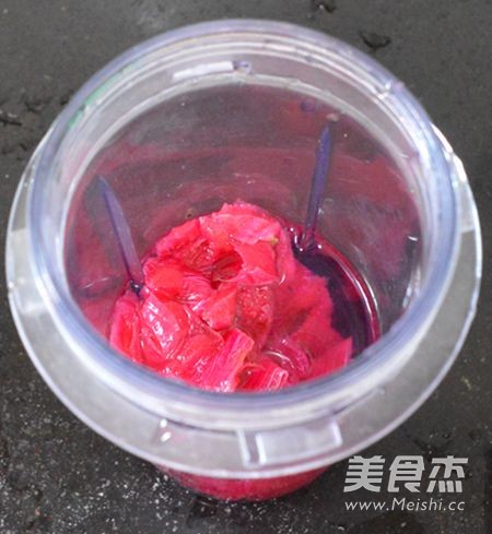 Hand-rolled Noodles with Dragon Fruit Peel recipe