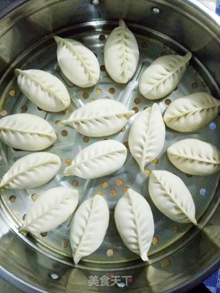 Leek Stuffed Wheat Ear Buns recipe